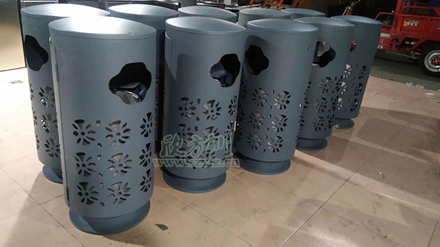欣方圳精品定制垃圾桶表面鏤空精細(xì)雕刻，外形上設(shè)計(jì)美觀，新穎獨(dú)特！
