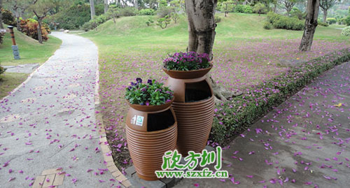  園林景區(qū)環(huán)保的選擇，玻璃鋼帶花盆垃圾桶