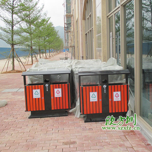 廣州清遠(yuǎn)地產(chǎn)物業(yè)公司，增添欣方圳鋼木垃圾桶